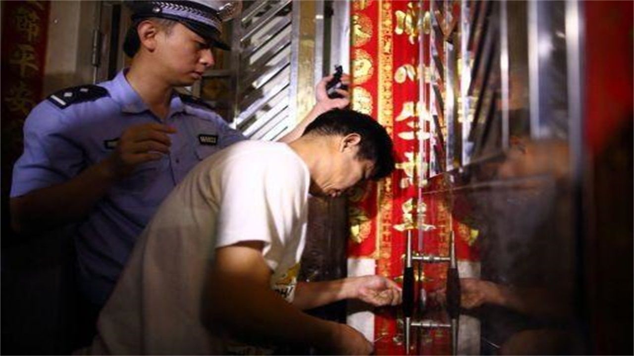 請(qǐng)開鎖師傅開了鎖后，師傅為什么一般都不進(jìn)門，就算主人請(qǐng)也不進(jìn)去？